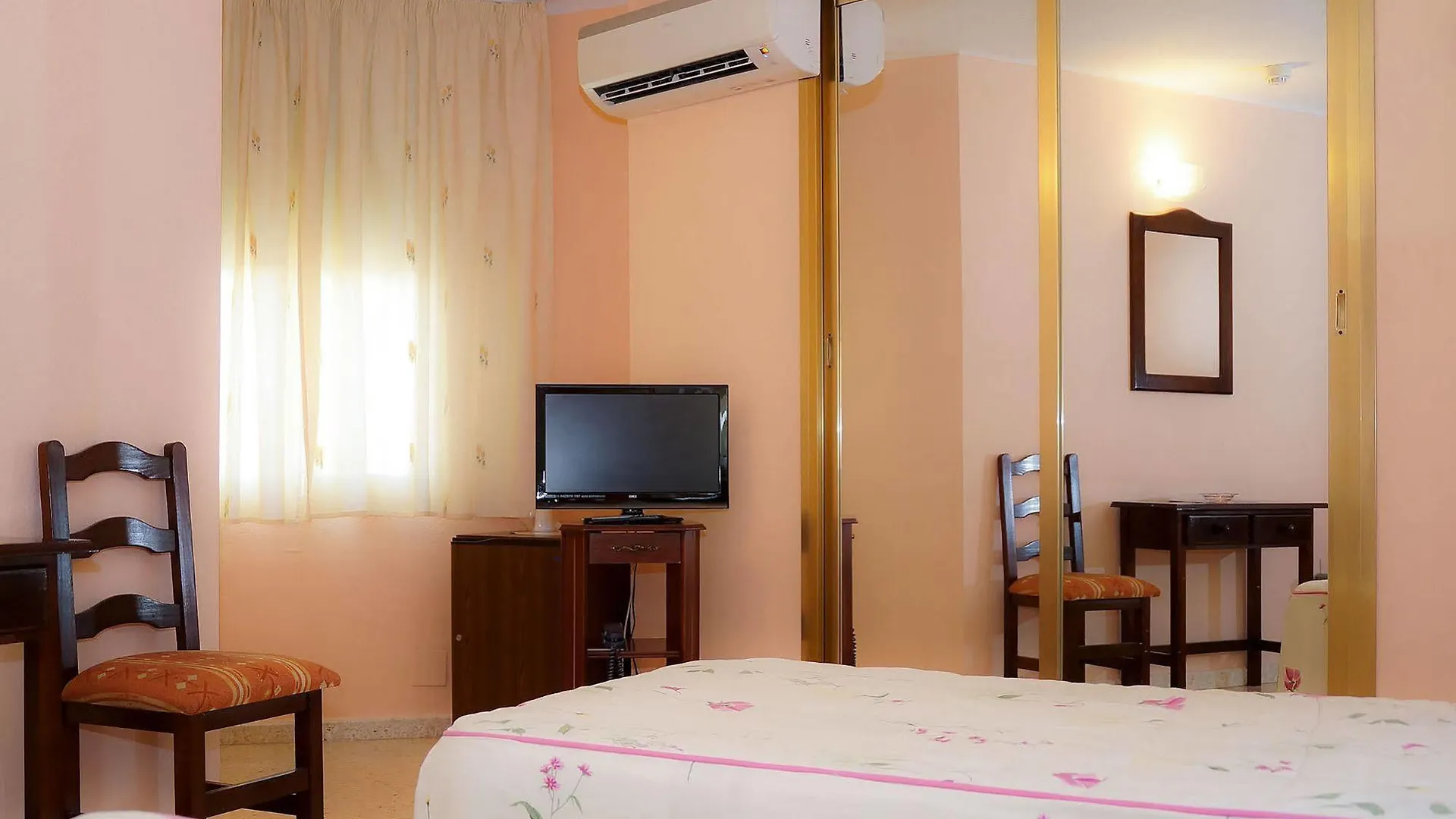 Hotel Velis Велес
